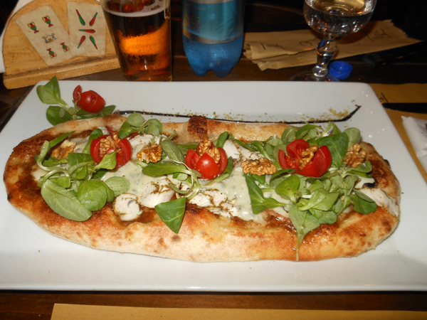 Pizza preparata da Giuseppe D'Angelo presso la pizzeria Il Baro di Palermo