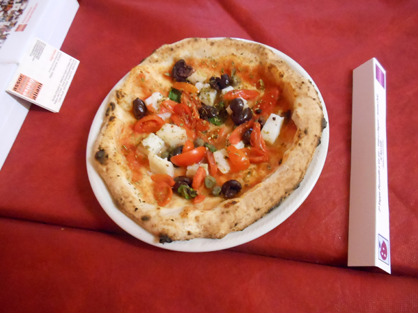 Pizzarella preparata da Mauro Autolitano presso la Pizzeria Tot e i Sapori di Acerra (NA)