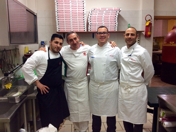 Mauro Autolitano con gli Alunni delle Scuole della Citt del Gusto di Napoli presso la Pizzeria Tot e i Sapori di Acerra (NA)