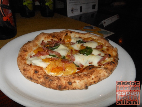 Pizzerella preparata da Gaetano Genovesi presso la Pizzeria di Gaetano Genovesi di Napoli