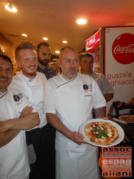 Maurizio De Riggi e Gaetano Genovesi presso la Pizzeria di Gaetano Genovesi di Napoli