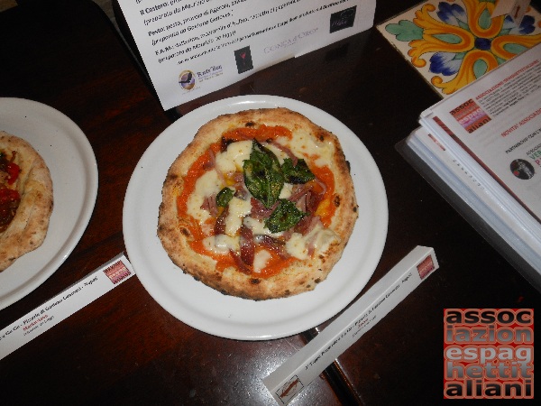 Pizzerella preparata da Gaetano Genovesi presso la Pizzeria di Gaetano Genovesi di Napoli