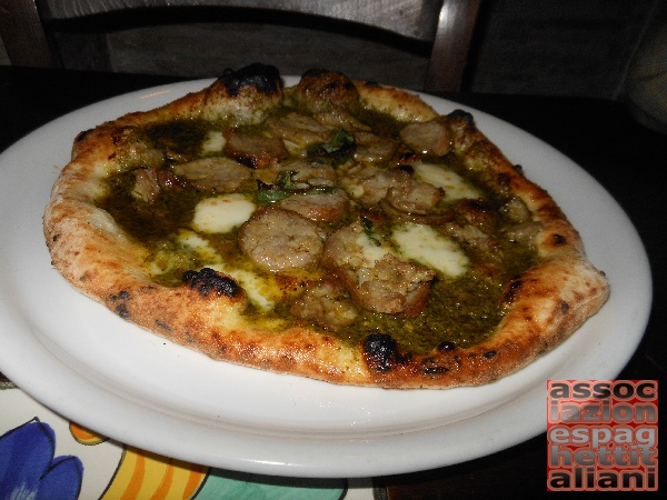 Pizzerella preparata da Gaetano Genovesi presso la Pizzeria di Gaetano Genovesi di Napoli