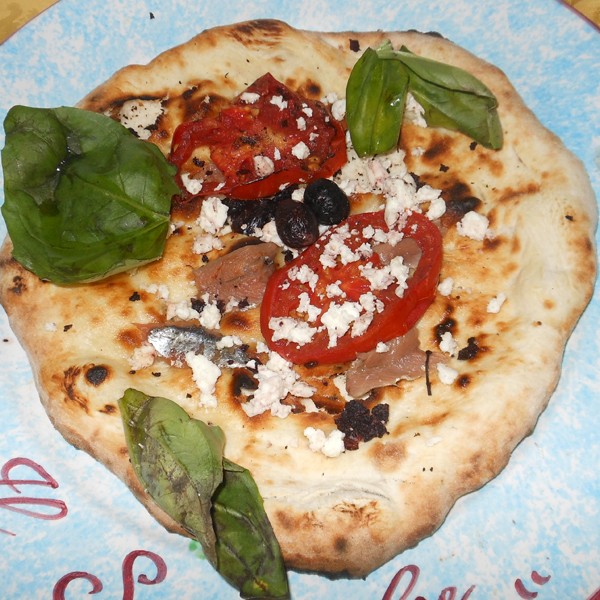 Pizza preparata da Antonio Iacone e condita da Bruno Carotenuto presso la Pizzeria Il Sommelier Ercolano (NA)