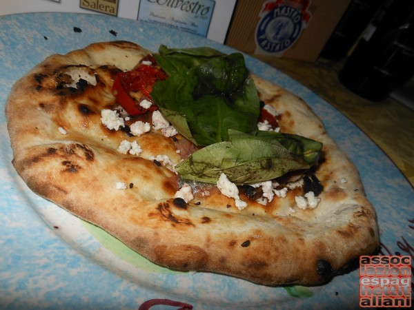 Pizza preparata da Antonio Iacone e condita da Bruno Carotenuto presso la Pizzeria Il Sommelier Ercolano (NA)