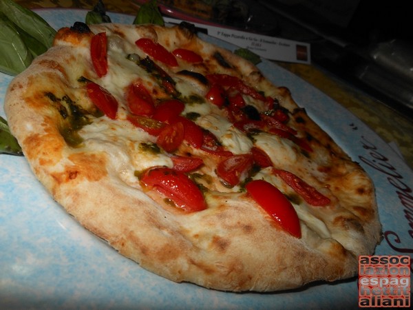 Pizza preparata da Antonio Iacone presso la Pizzeria Il Sommelier Ercolano (NA)