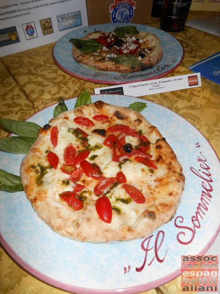 Pizza preparata da Antonio Iacone presso la Pizzeria Il Sommelier Ercolano (NA)