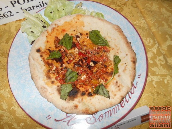 Pizza preparata da Antonio Iacone e condita da Bruno Carotenuto presso la Pizzeria Il Sommelier Ercolano (NA)