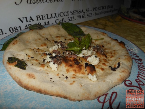 Pizza preparata da Antonio Iacone e condita da Bruno Carotenuto presso la Pizzeria Il Sommelier Ercolano (NA)