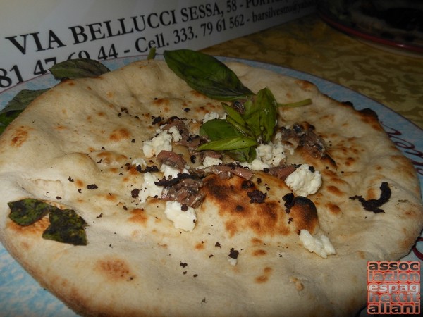 Pizza preparata da Antonio Iacone e condita da Bruno Carotenuto presso la Pizzeria Il Sommelier Ercolano (NA)