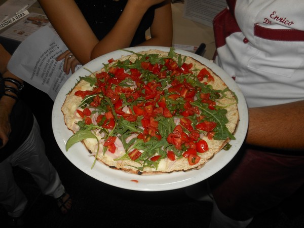 Pizzarella preparata da Enrico di Pietro presso PalaPizza di Frattamaggiore (NA)