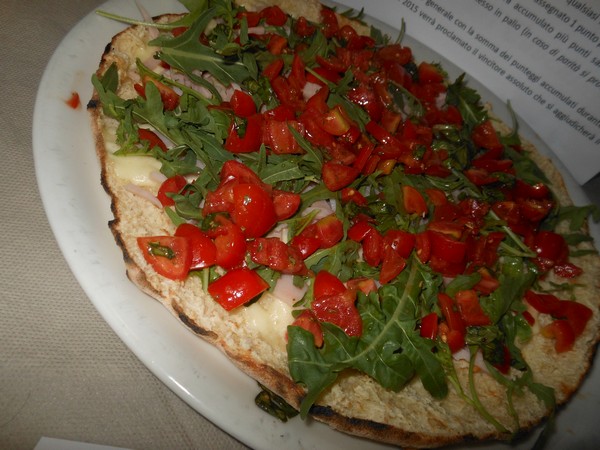 Pizzarella preparata da Enrico di Pietro presso PalaPizza di Frattamaggiore (NA)