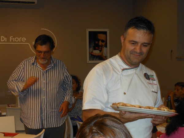 Vincenzo Di Fiore presso la Pizzeria Bella Napoli di Acerra (NA)