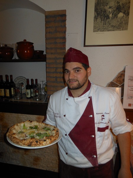 Carlo Sammarco presso la Pizzeria La Cantina dei Mille di Napoli