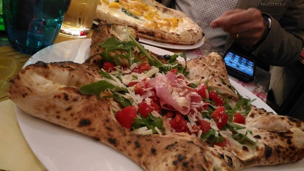 Pizza (stella) della Pizzeria Benvenuti al Sud di Napoli (Mergellina)