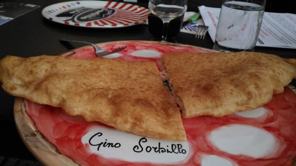 Ripieno fritto della Pizzeria Scaramantica di Gino Sorbillo