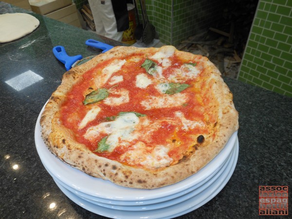 Conferenza stampa di presentazione di Colorito a Caserta - pizza margherita