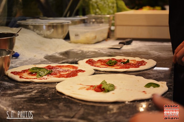 Inaugurazione di Colorito a Caserta - pizza in preparazione