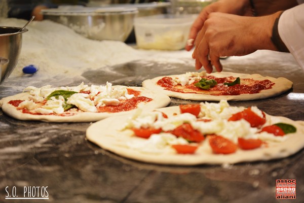 Inaugurazione di Colorito a Caserta - pizza in preparazione