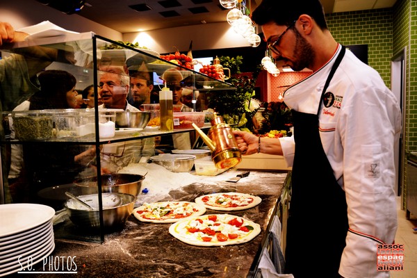 Inaugurazione di Colorito a Caserta - pizza in preparazione