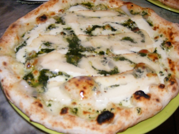 Antica Trattoria Innarone di Caserta - Pizza al pesto con lardo di maialino nero