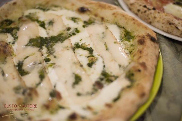 Antica Trattoria Innarone di Caserta - Pizza al pesto con lardo di maialino nero