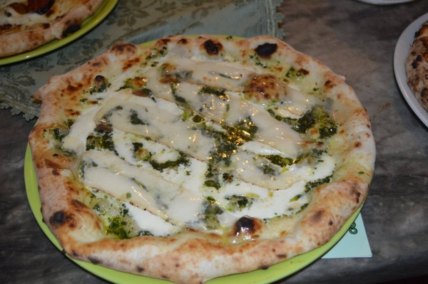 Antica Trattoria Innarone di Caserta - Pizza al pesto con lardo di maialino nero