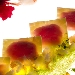 Ravioli alla rapa rossa con salsa al basilico e gamberi - -