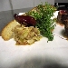 Tonno, manzo e foie gras, mini pera al chianti, salsa al taleggio, cristallo di sale rosso delle Hawaii - -