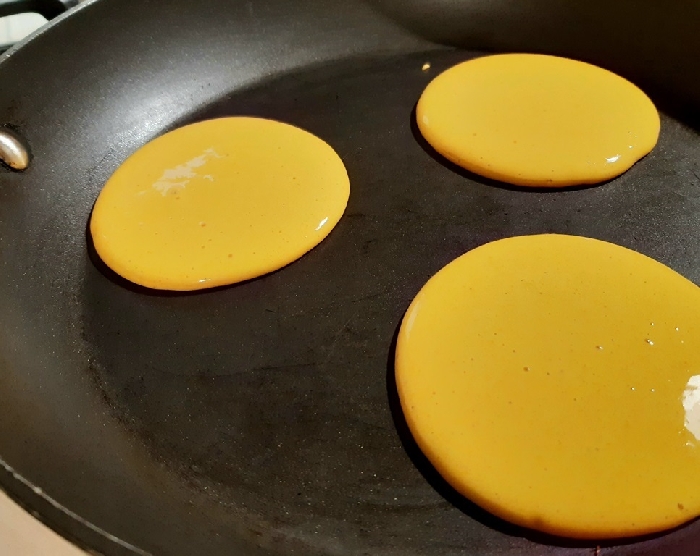 -Pancake alla curcuma senza uova
