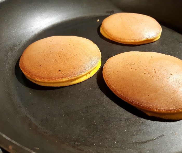 Pancake alla curcuma senza uova