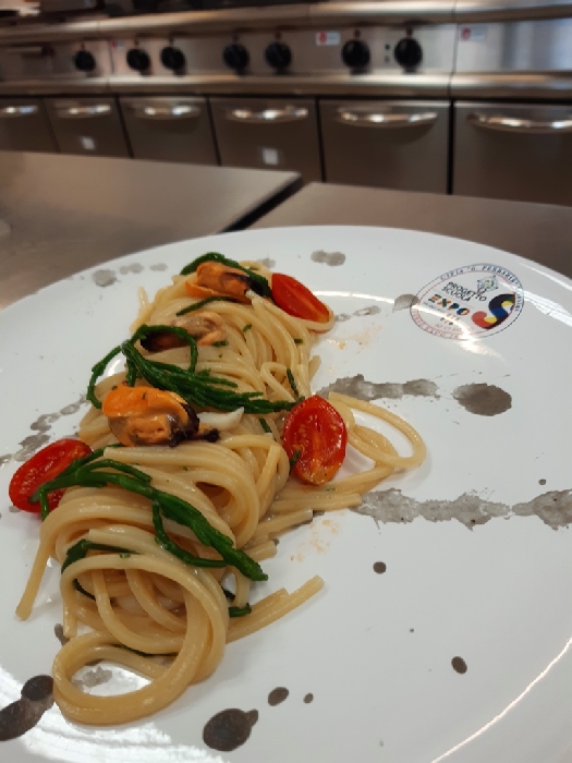 -Spaghettone quadrato con salicornia e cozze