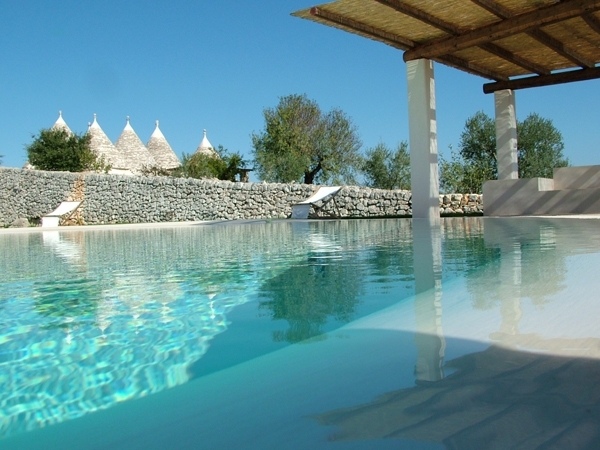-Trulli con piscina alla Masseria Cappuccini in Puglia ad Ostuni nel Salento
