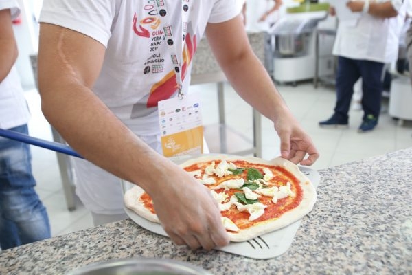 -foto Olimpiadi pizza AVPN preparazione pizza