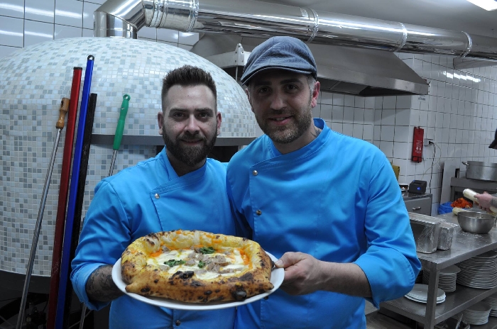 19/03 - Inaugurazione My Pizza a Nocera Inferiore (SA) - I pizzaioli Stefano De Martino e Ciro Sasso con la pizza con crema di zucca e salsiccia