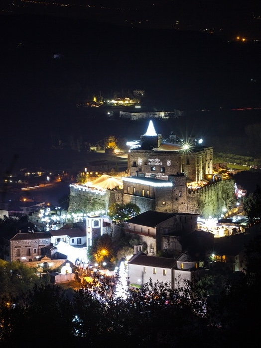 Castello di Limatola, ritorna la fiaba dei Cadeaux al Castello, dal 12 novembre si accendono le luci per i mercatini di Natale con tante novit e spettacoli itineranti