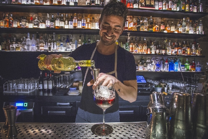 Ettore Barbato barman del The Soda Jerk di Verona e il suo cocktail Pontel
