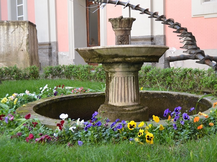 L'acqua torner a sgorgare nelle fontane del Giardino orientale del MANN/ grazie ad Artbonus, il progetto di restauro sostenuto da Acqua campania
