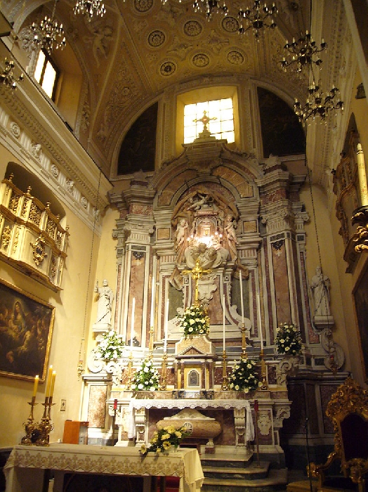 L'altare della Chiesa di Santa Maria in Portico