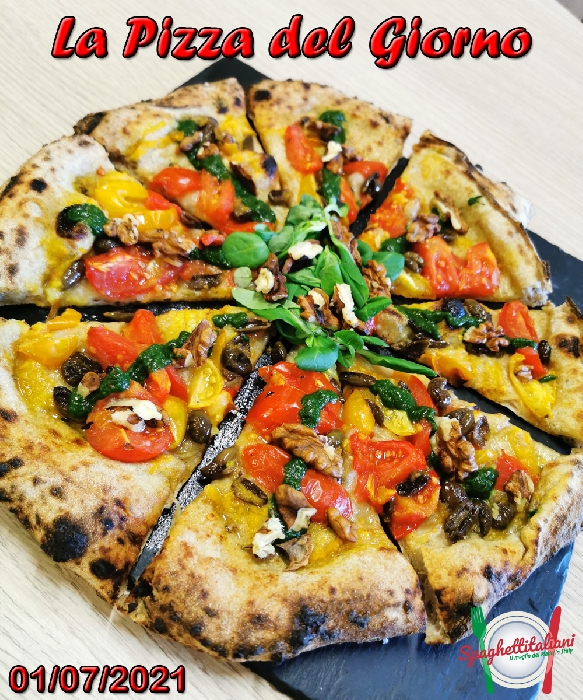 Pizza Pascalina di Salvatore De Rinaldi del Ristorante Pizzeria Casa De Rinaldi di Napoli