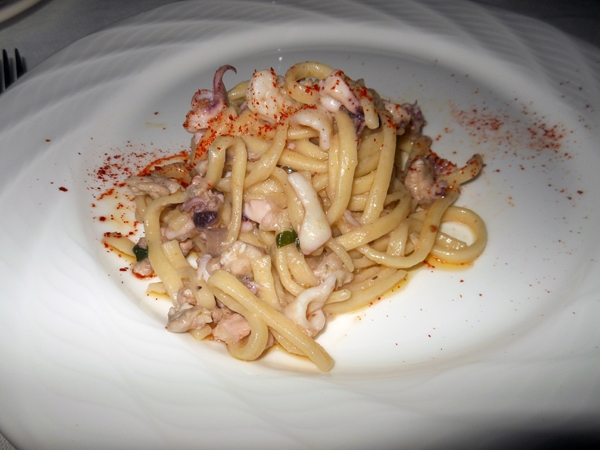 ME Restaurant di Pizzo Calabro (VV): Scialatielli con rag bianco di mare con polvere di zafarana di Tortora preparato dallo Chef Giuseppe Romano 