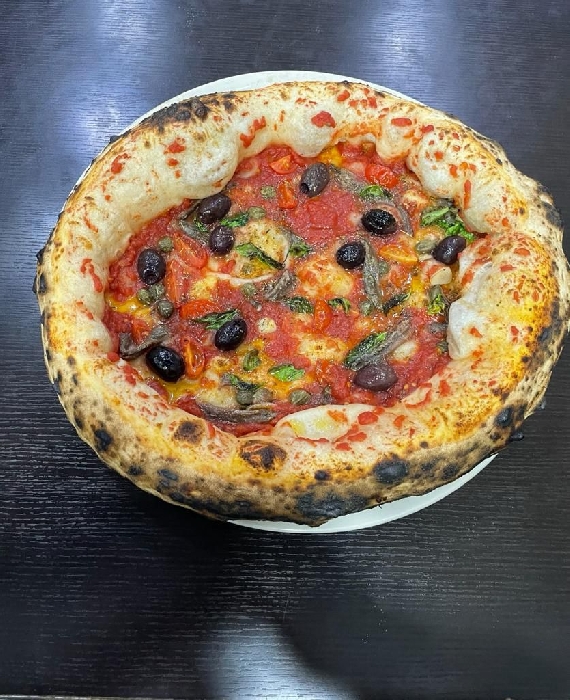 Pizza Napoletana - Izzo Pizza