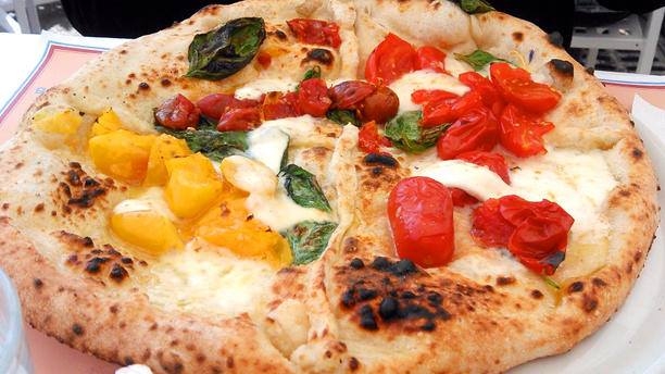 24 e 25 settembre - Pizzeria Ferrillo - Napoli - Vesuvio Experience! - Pizza ai 4 Pomodori, con Antipasto OMAGGIO!