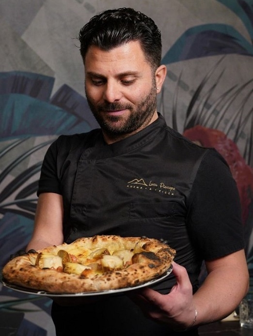 Presentazione del nuovo menù di Luca Piscopo, proprietario e pizzaiolo del locale Anema e Pizza il 19 aprile