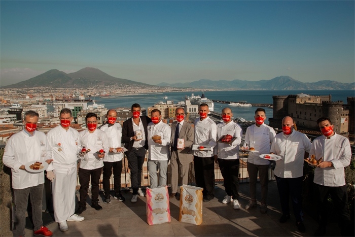 Tutti i concorrenti del contest San Genn 2020 con Antimo e Mauro Caputo presso la terrazza del Renaissance Mediterraneo
