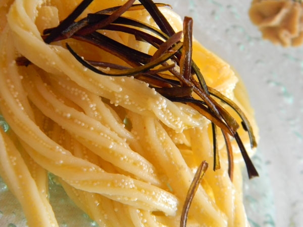Ricetta inserita su spaghettitaliani.com da Alfonso Caputo: La mia trafila di pasta con i ricci di mare e finta maionese di melanzane