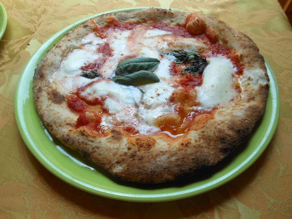 Pizzeria Innarone di Caserta - Pizza margherita