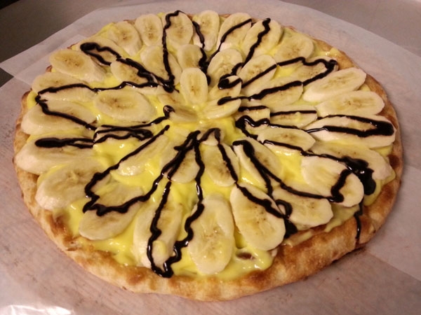 Ricetta inserita su spaghettitaliani.com da Lanfranco Vanicore alias Dino Passa: Pizza dessert "banane e cioccolato"
