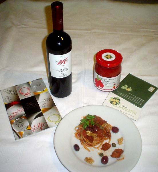 Linguine alla puttanesca con Pomodori San Marzano dell'Agro sarnese-nocerino DOP, tonno e noci