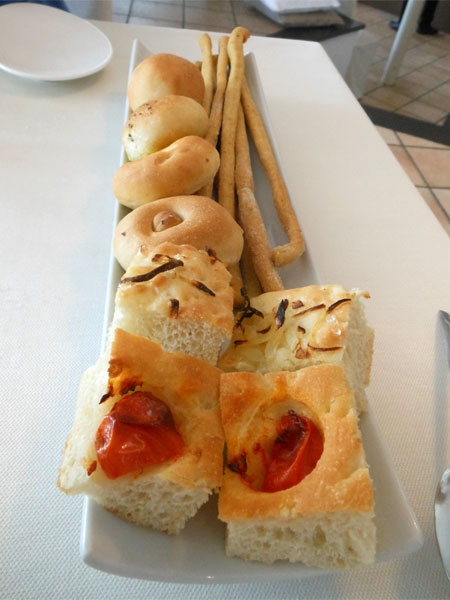 Pane e grissini preparati da Alfonso Crisci presso la 